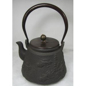 【掏寶天地】日本鑄鐵茶壼*立體浮雕*年年有餘*魚鐵壺W8;鐵壼