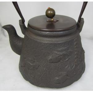 【掏寶天地】日本鑄鐵茶壼*立體浮雕*年年有餘*魚鐵壺W8;鐵壼